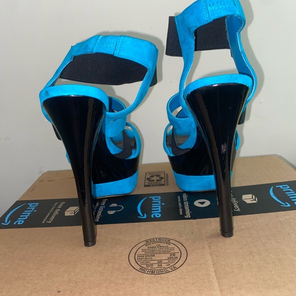 heels - Picture 3 of 6